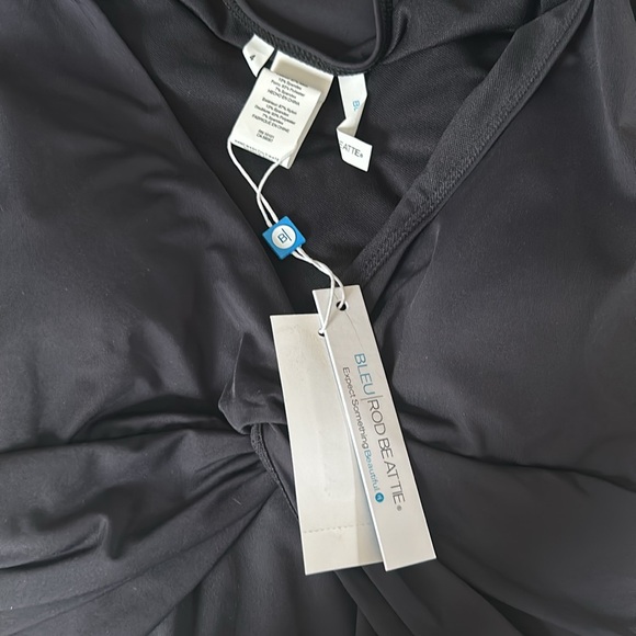 BLEU ROD BEATTIE Let's Get it Twisted Cap Sleeve One-piece Swimsuit - Picture 7 of 7